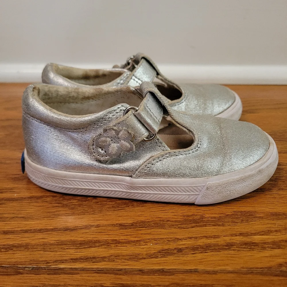 Keds Girls Daphne T-Strap Mary Jane Shoes Hook Loop Silver Leather Toddler Sz 7